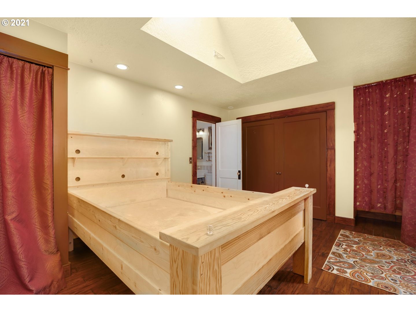 815 Southwest Taylors Ferry Road Portland, OR 97219 - Photo 20 of 29 Gallery Image 20