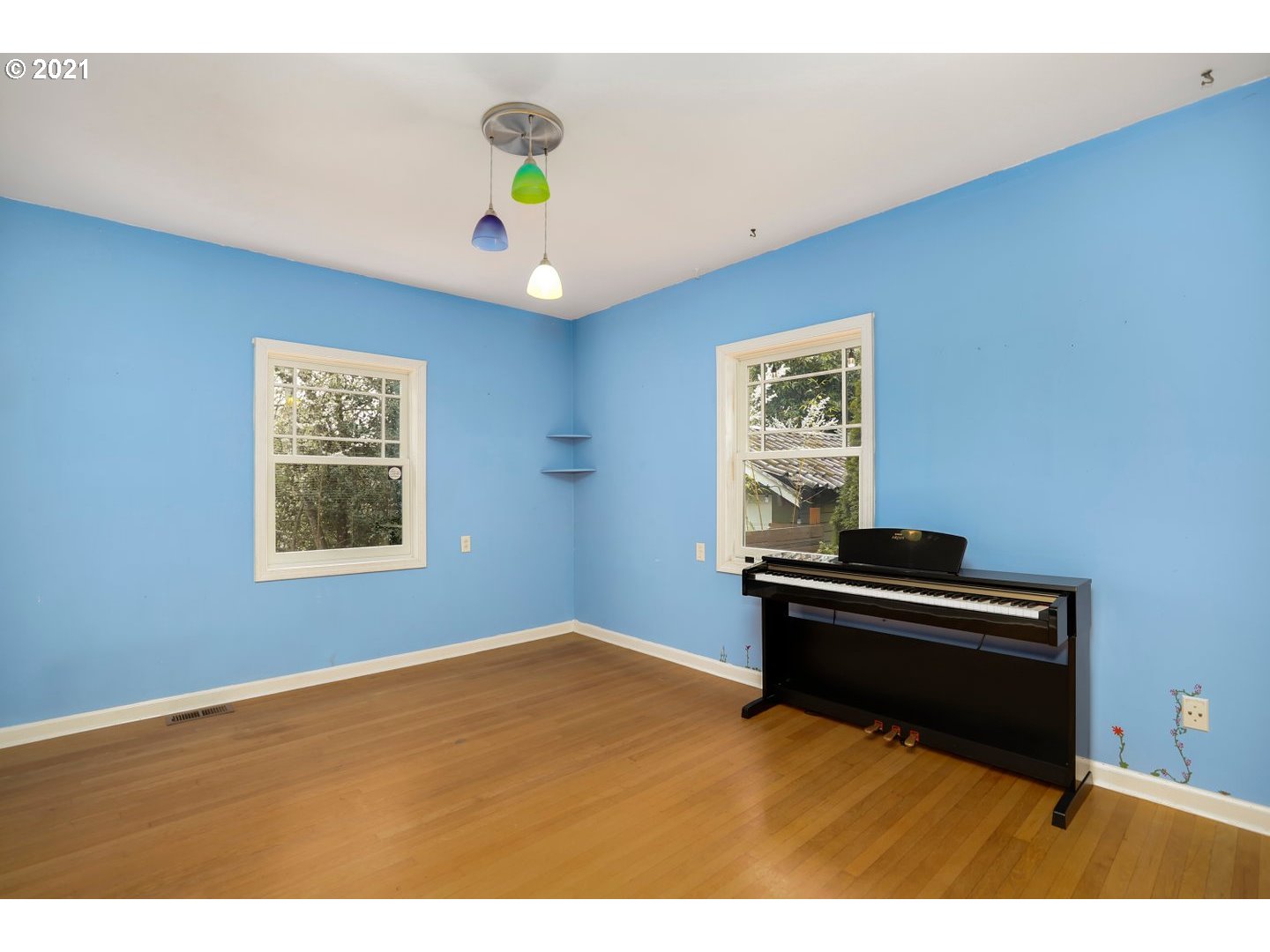 815 Southwest Taylors Ferry Road Portland, OR 97219 - Photo 23 of 29 Gallery Image 23