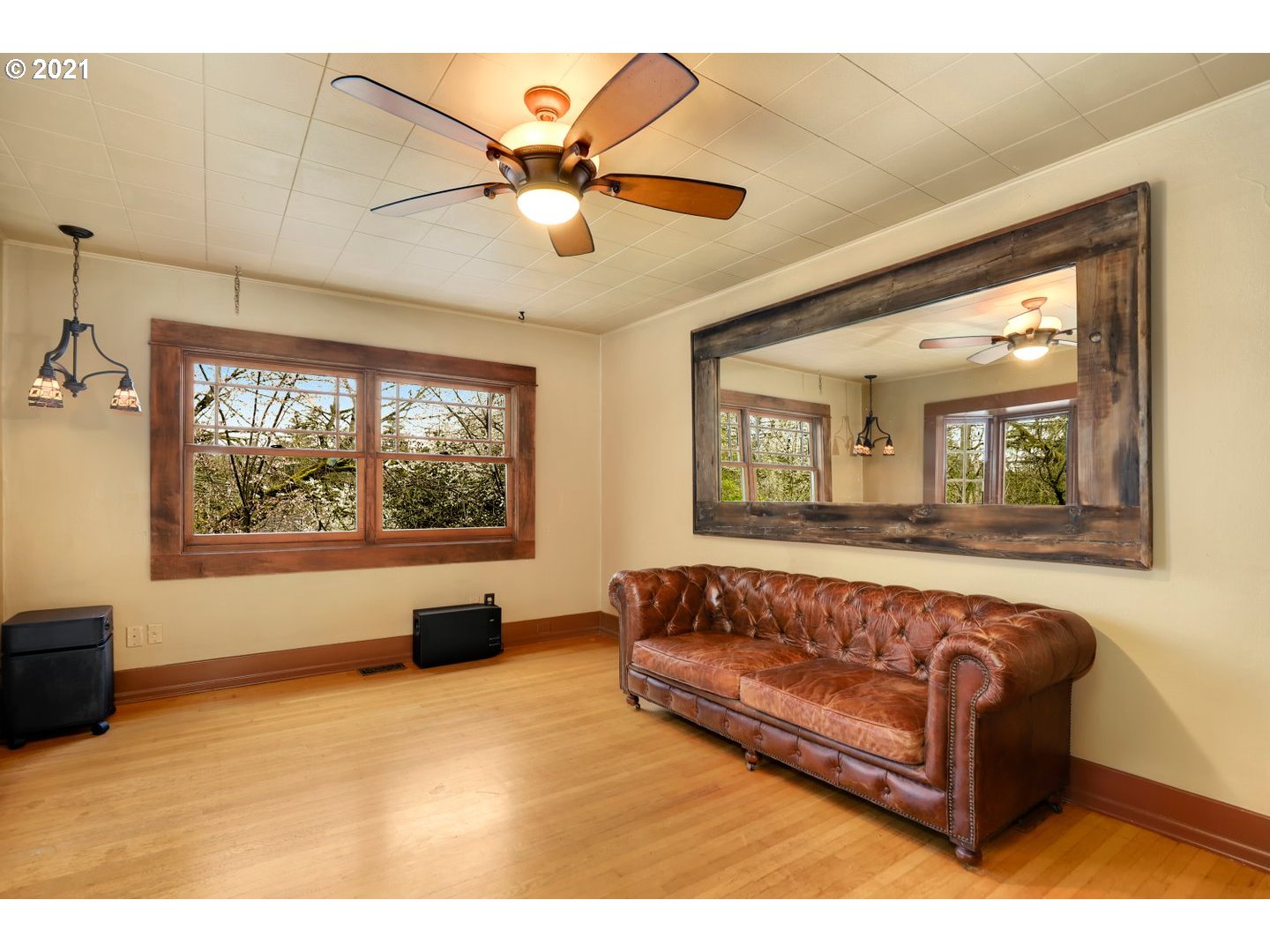 815 Southwest Taylors Ferry Road Portland, OR 97219 - Photo 7 of 29 Gallery Image 7
