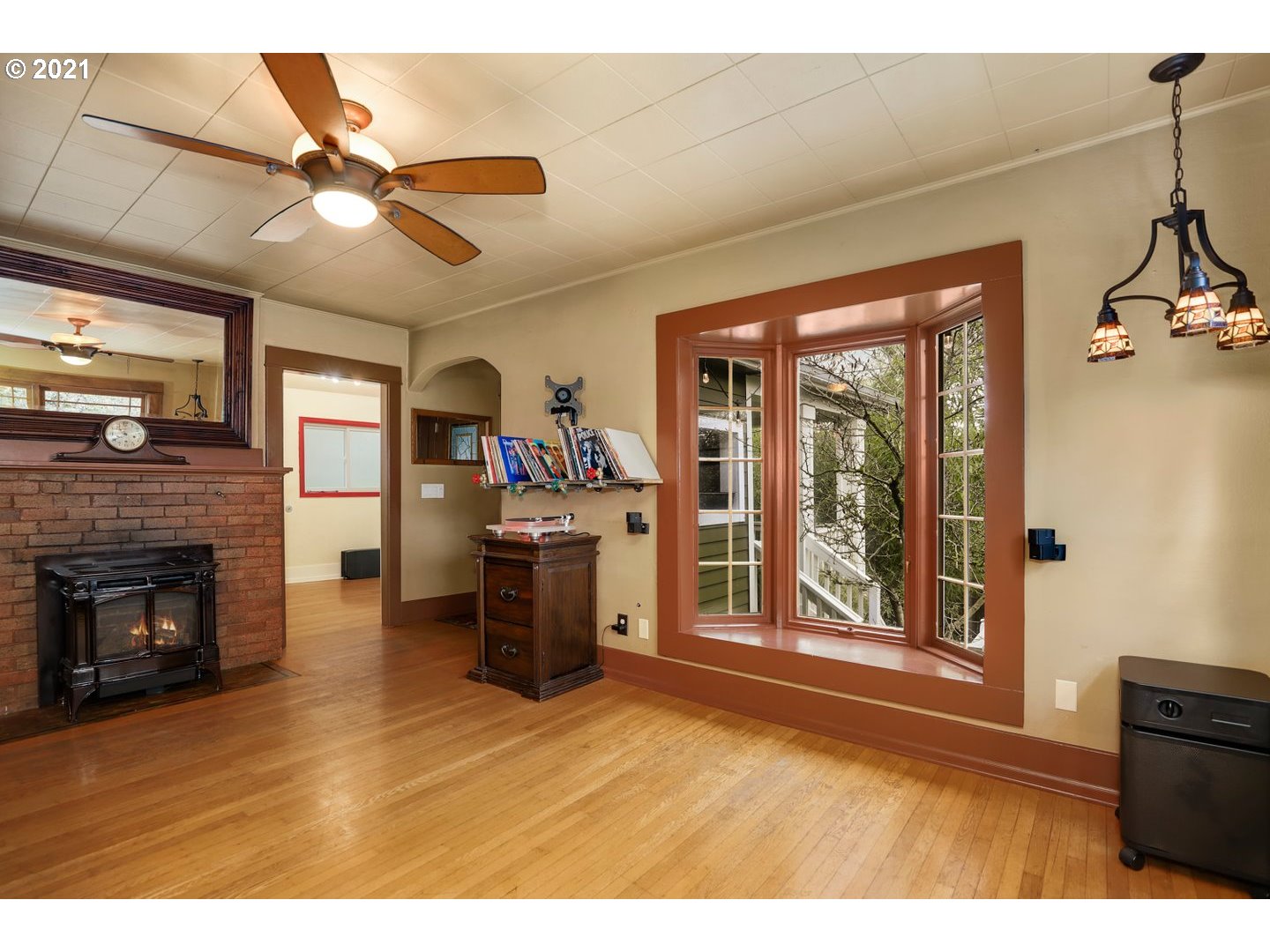 815 Southwest Taylors Ferry Road Portland, OR 97219 - Photo 8 of 29 Gallery Image 8