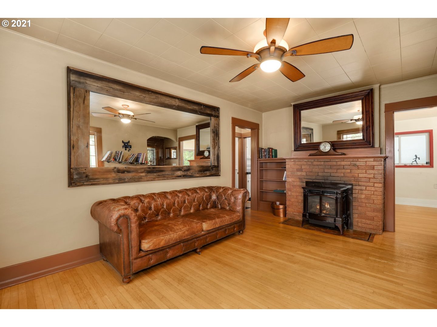 815 Southwest Taylors Ferry Road Portland, OR 97219 - Photo 9 of 29 Gallery Image 9