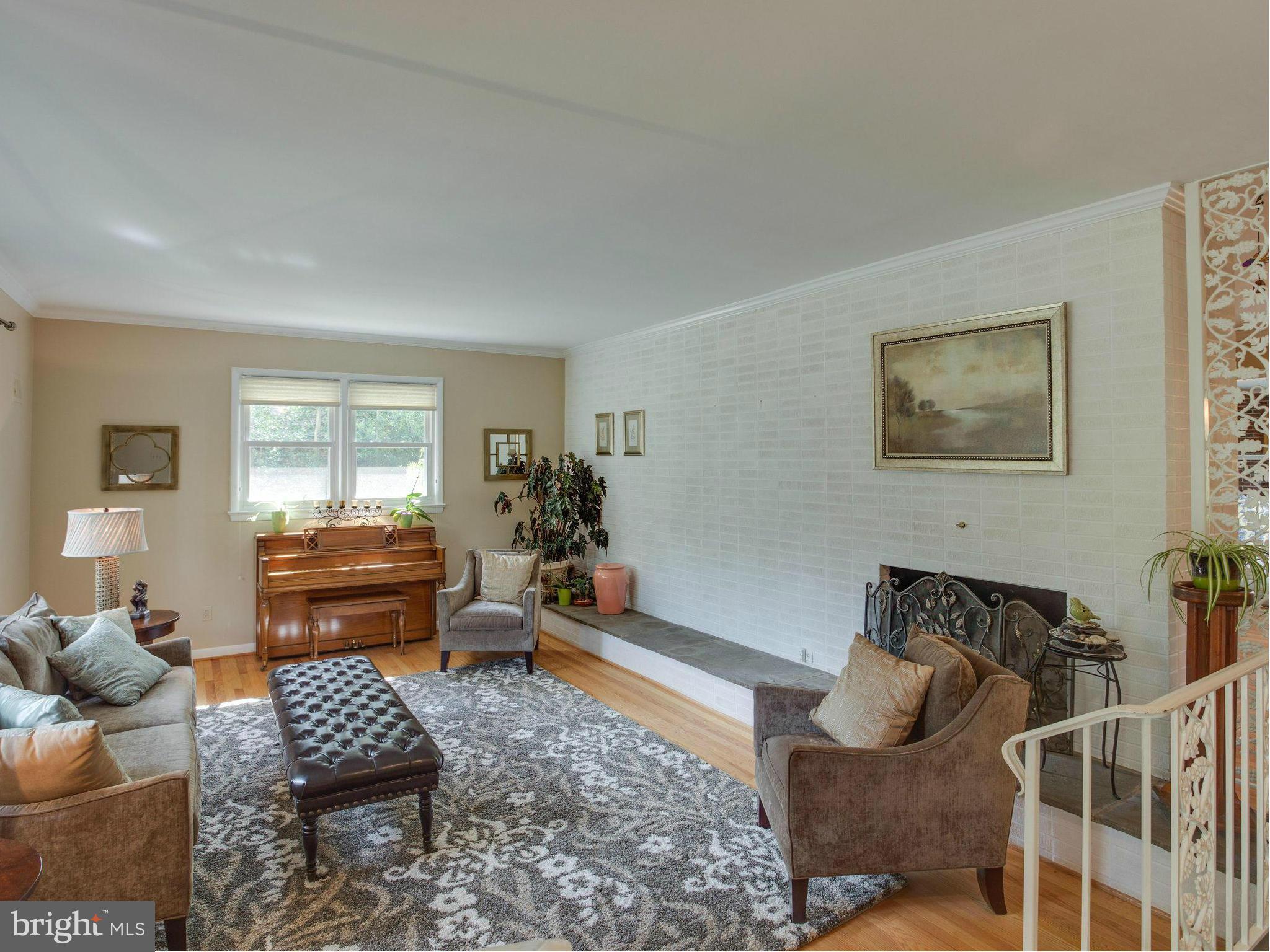 6439 Overhill Road Falls Church, VA 22042 - Photo 3 of 28 Living Room