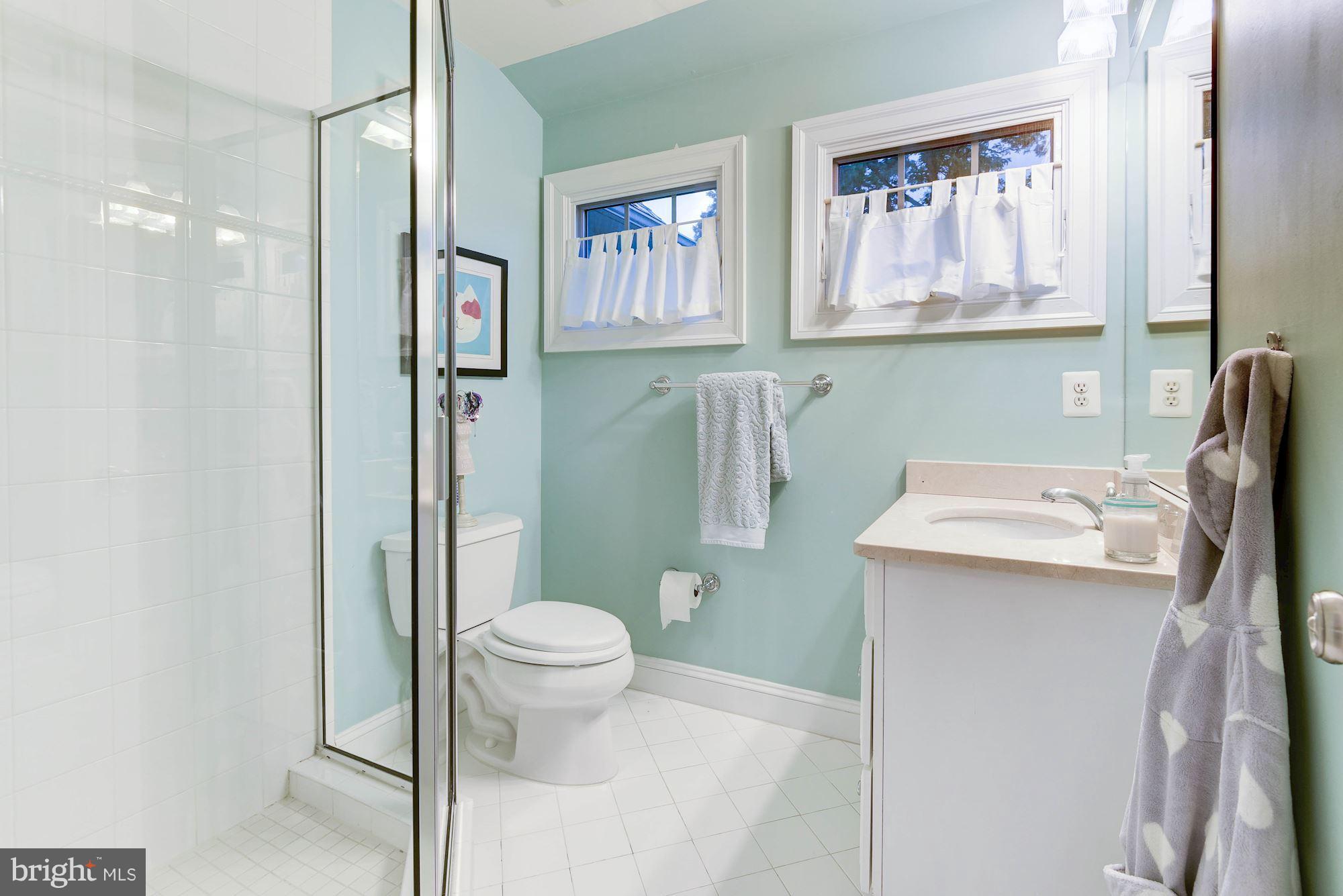 1835 Kirby Road McLean, VA 22101 - Photo 16 of 30 Bedroom #4's private bathroom