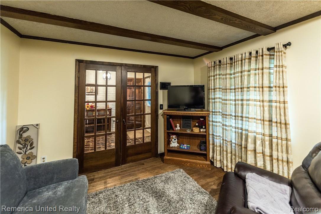 3901 Fenton Road Hartland, MI 48353 - Photo 6 of 55 4_54 (1).jpg
