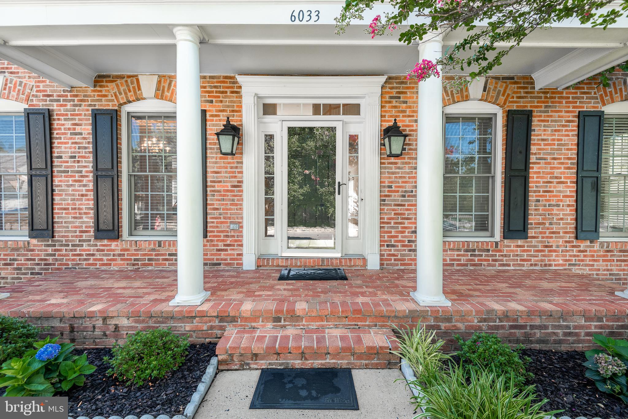 6033 Sumner Road Alexandria, VA 22310 - Photo 2 of 52 Welcoming classic front entrance