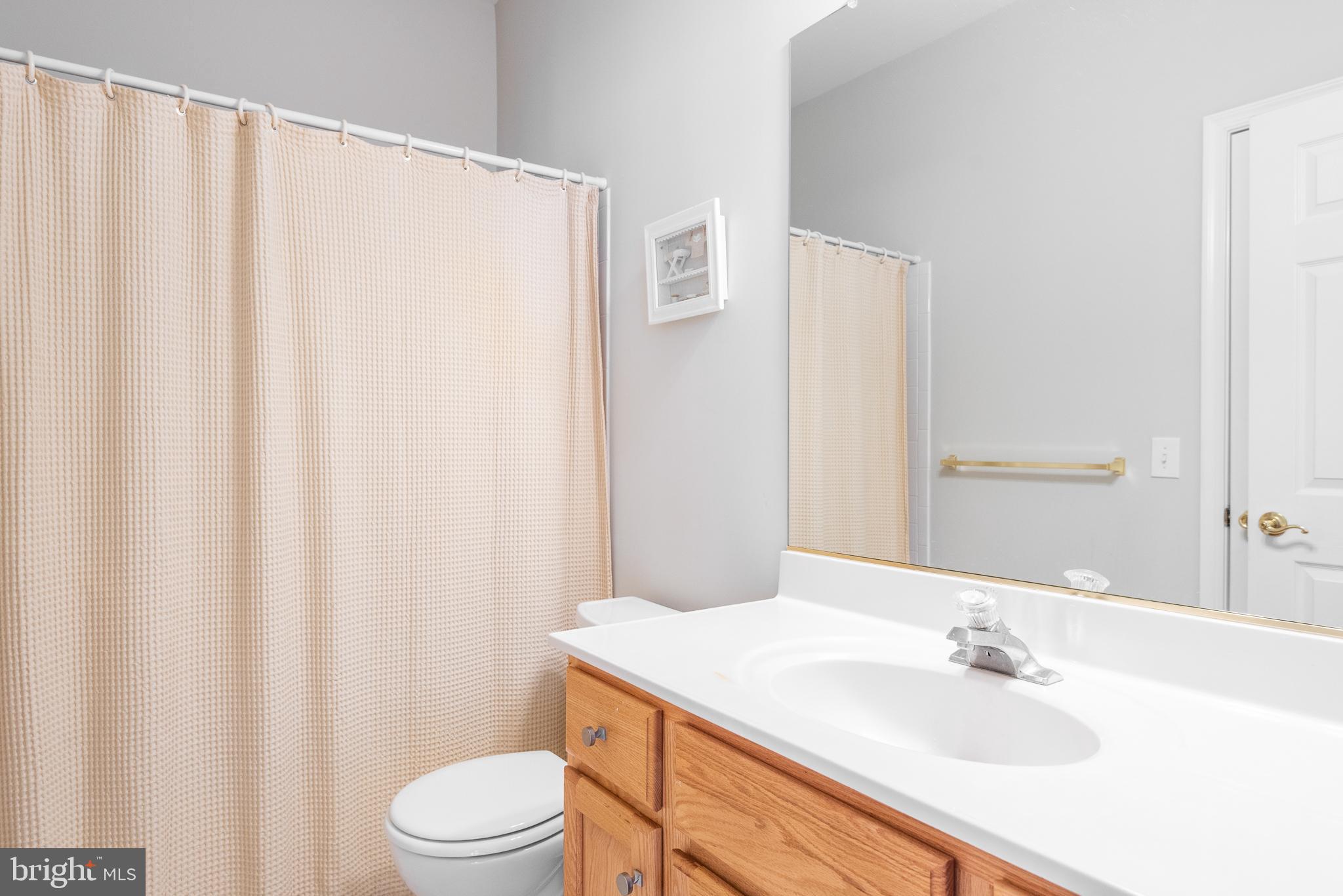 6033 Sumner Road Alexandria, VA 22310 - Photo 17 of 52 Full bathroom on main floor