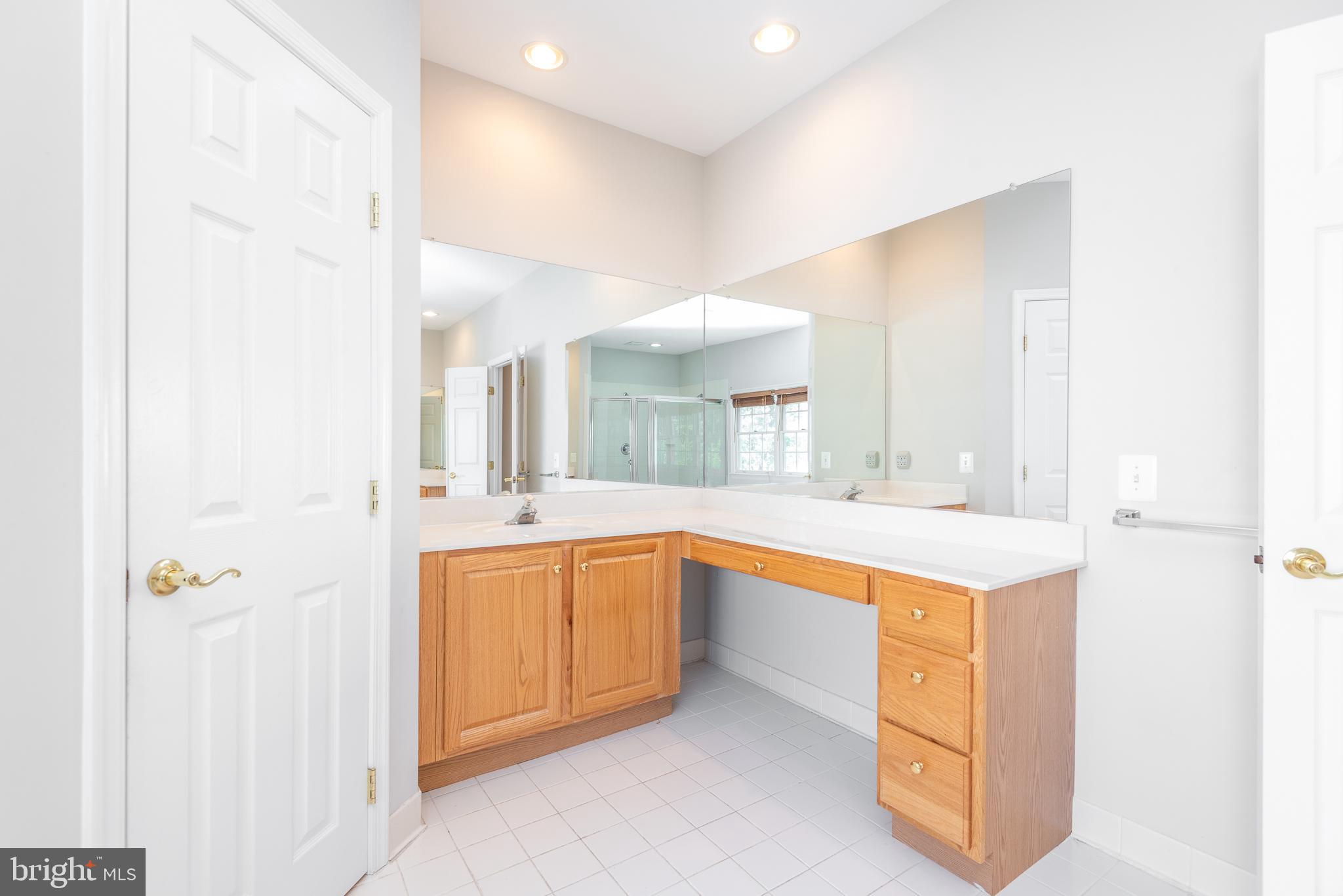 6033 Sumner Road Alexandria, VA 22310 - Photo 27 of 52 Primary bathroom with private water closet