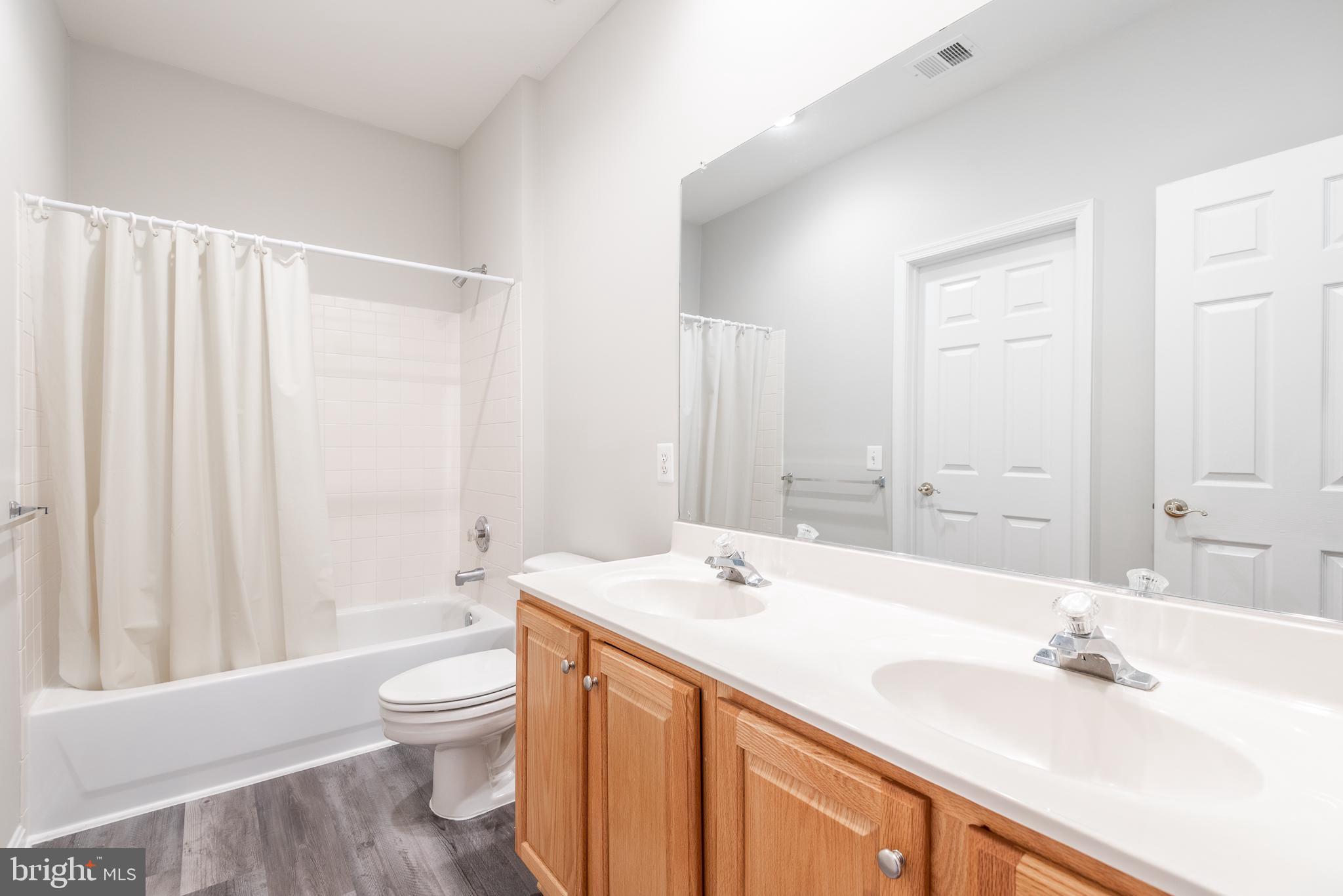 6033 Sumner Road Alexandria, VA 22310 - Photo 34 of 52 Left hallway full bathroom with double vanity