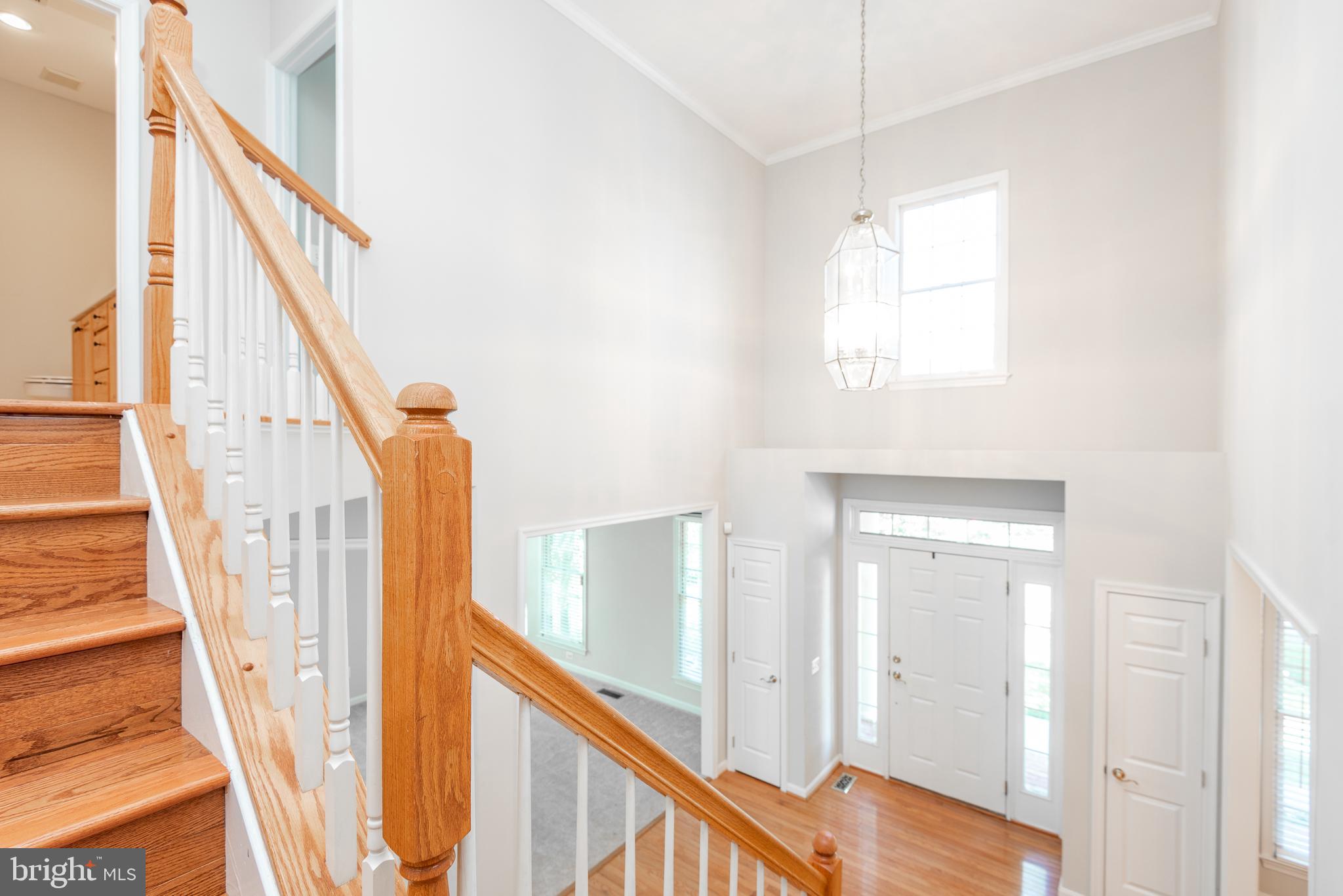 6033 Sumner Road Alexandria, VA 22310 - Photo 40 of 52 View of the lovely foyer from the common landing