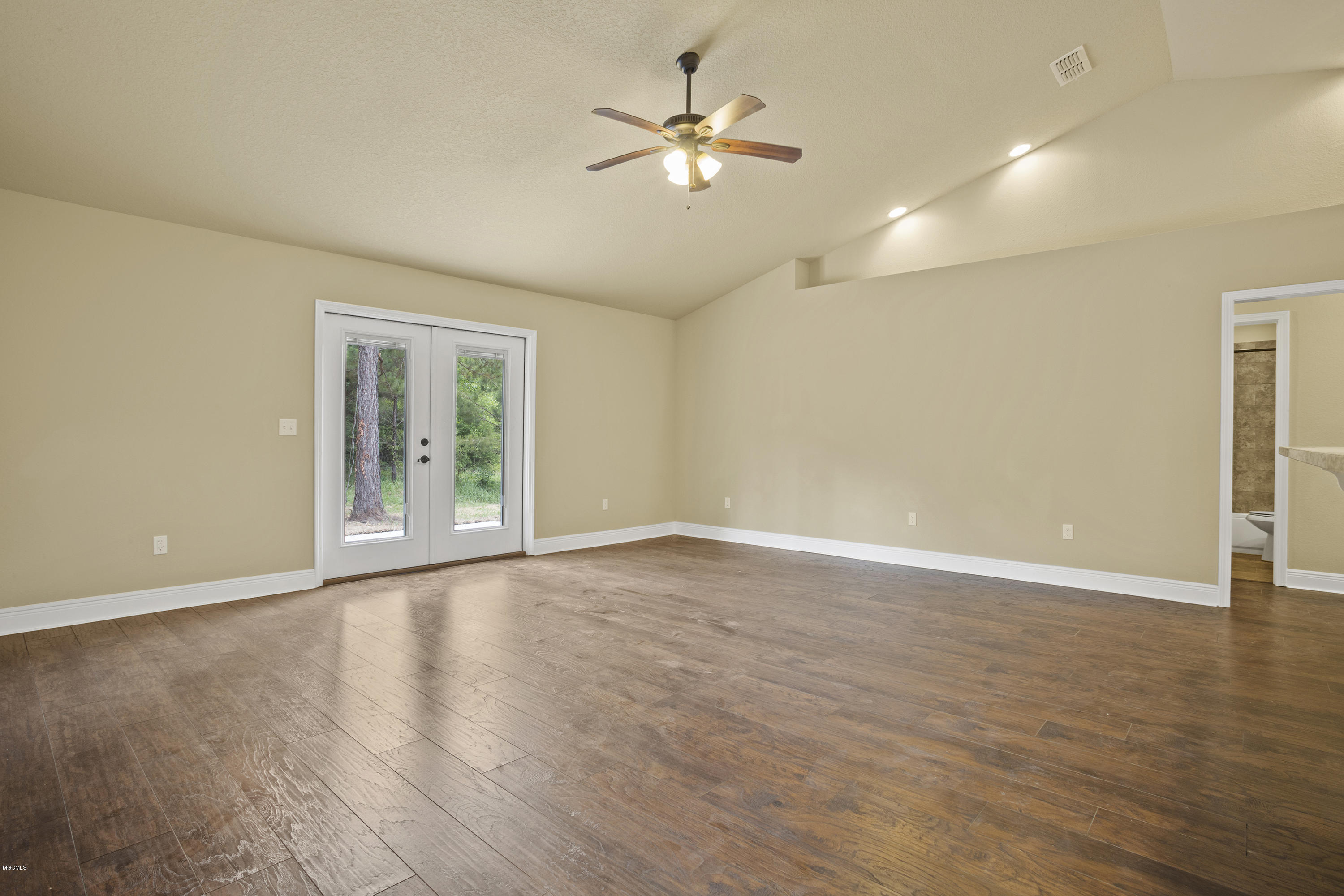 20190 Turan Road Saucier, MS 39574 - Photo 8 of 29 008