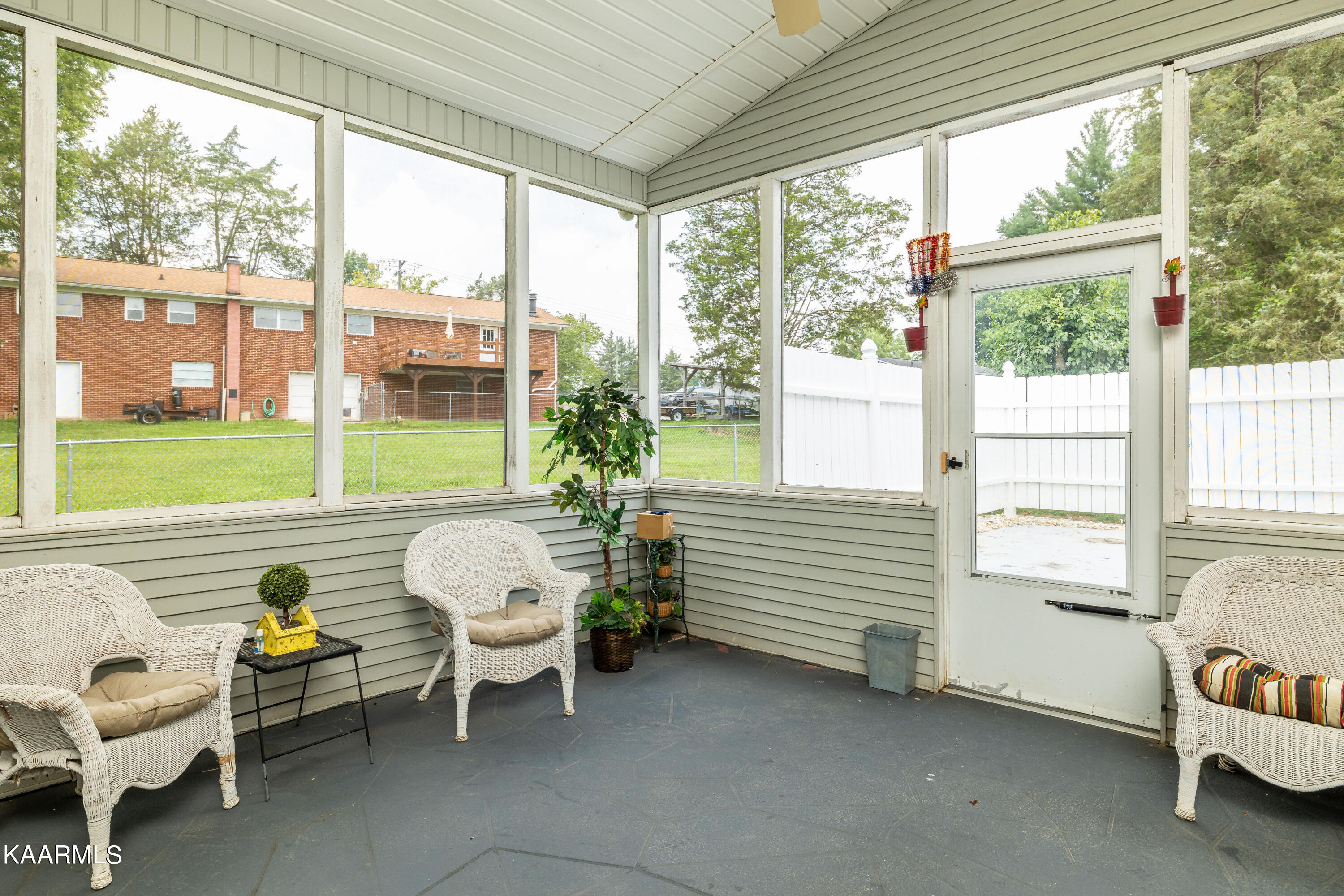 7425 Palmleaf Road Knoxville, TN 37918 - Photo 32 of 41 7425Palmleafrd-27