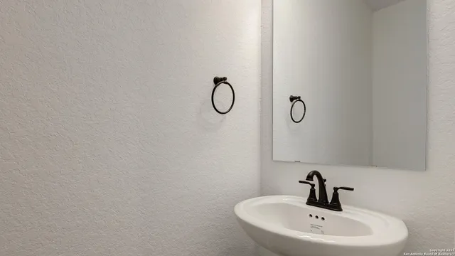 $624,900 | 213 Hidalgo, Boerne, TX 78006