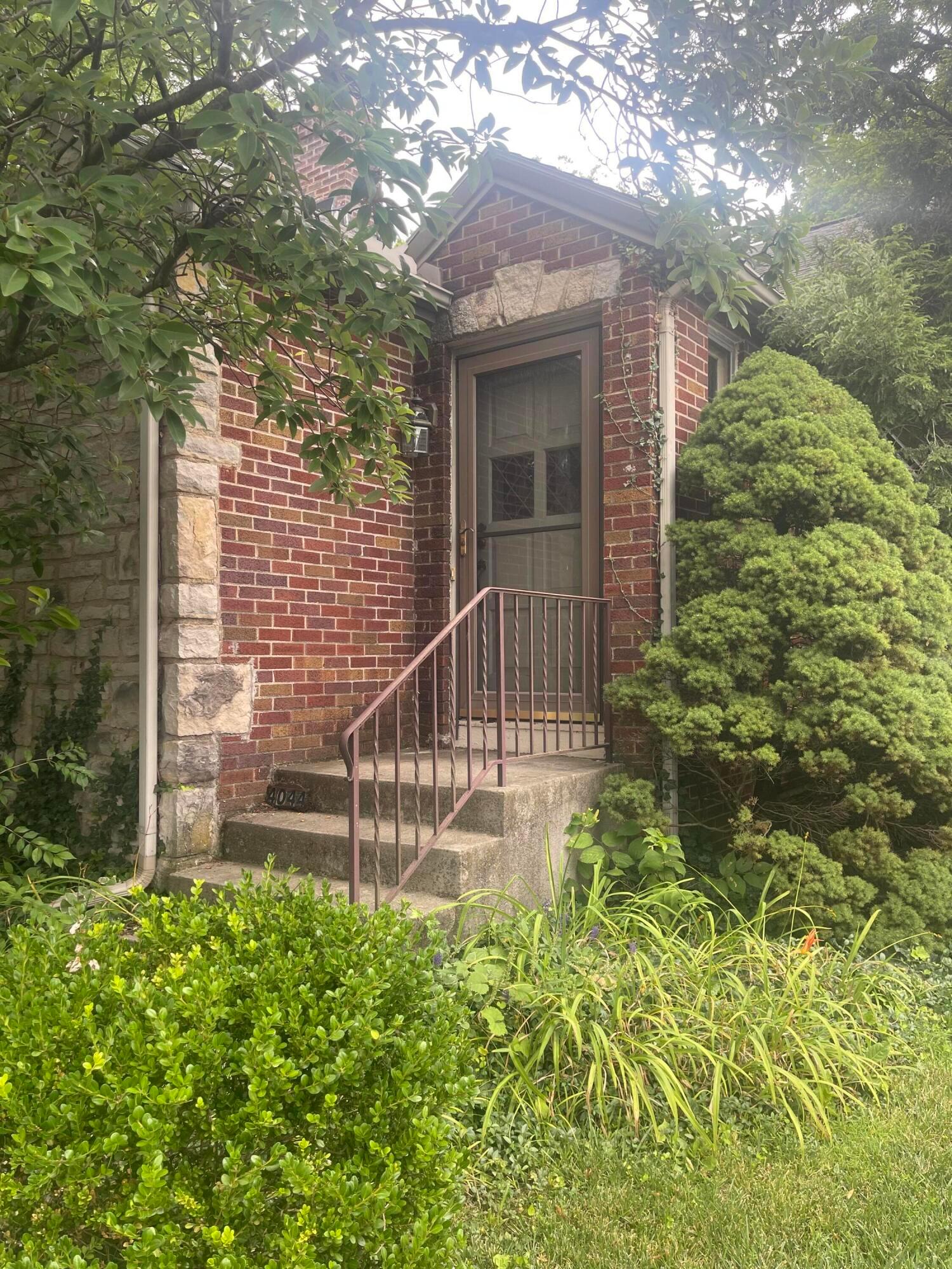 4044 Riverside Drive Columbus, OH 43220 - Photo 2 of 16 IMG-5740
