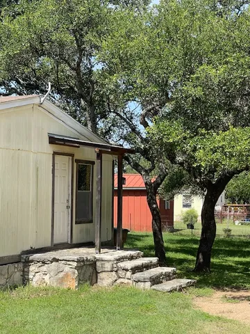 $250,000 | 810 Avenue R, Johnson City, TX 78636