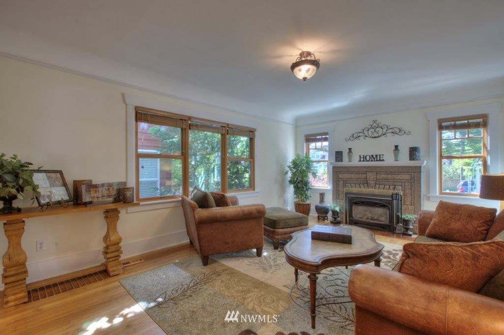 716 North 67th Street Seattle, WA 98103 - Photo 3 of 21 Gallery Image 3
