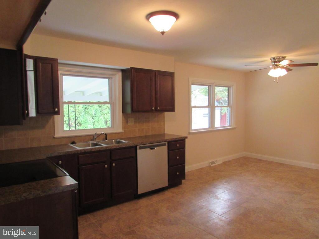 1701 Zarker Road Lancaster, PA 17601 - Photo 2 of 20