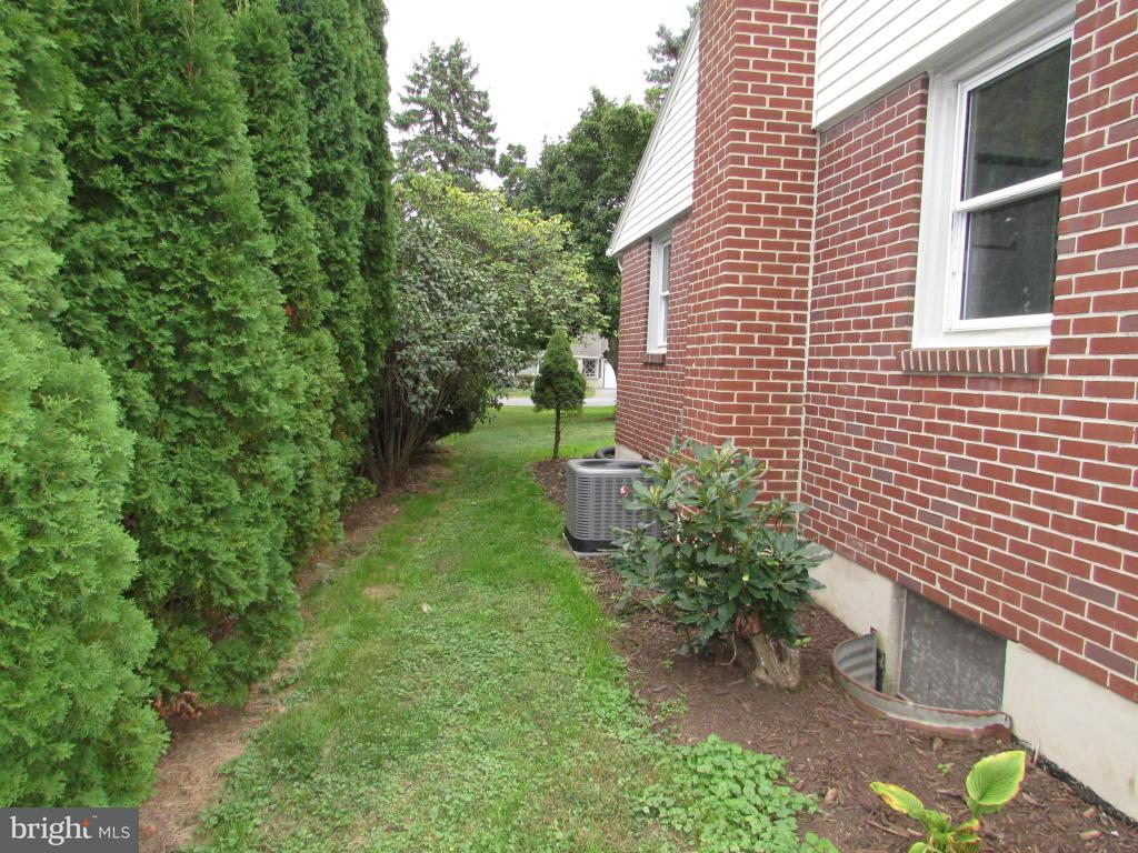 1701 Zarker Road Lancaster, PA 17601 - Photo 14 of 20