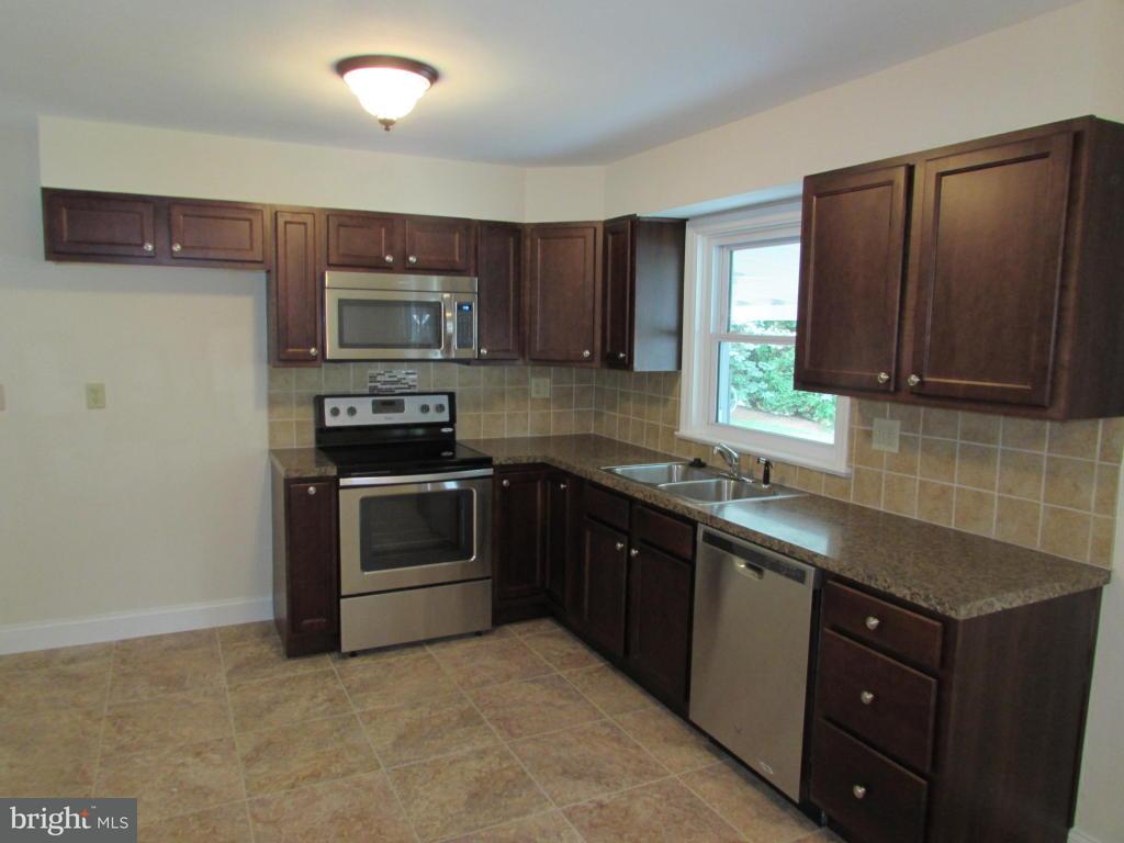 1701 Zarker Road Lancaster, PA 17601 - Photo 3 of 20