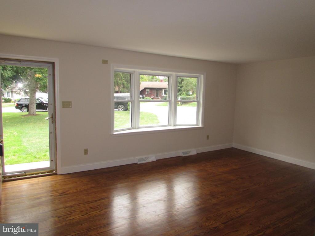 1701 Zarker Road Lancaster, PA 17601 - Photo 7 of 20