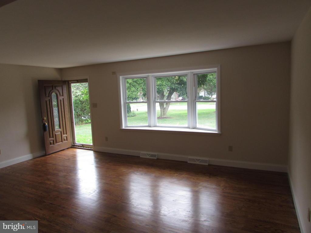 1701 Zarker Road Lancaster, PA 17601 - Photo 8 of 20