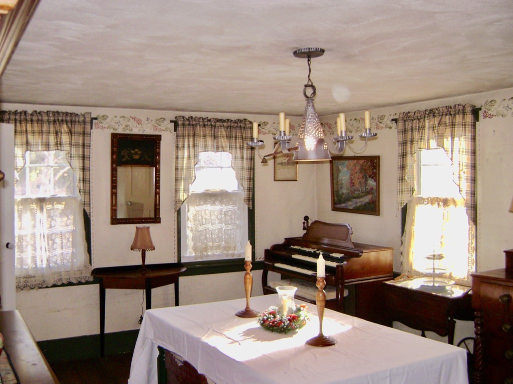 137 Uxbridge Road Mendon, MA 01756 - Photo 4 of 23 Gallery Image 4
