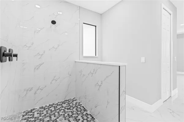 a view of a house with backyard and garden