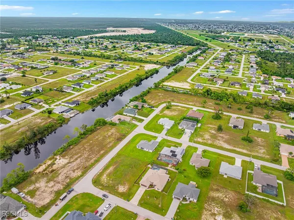 $2,550 | 1907 Northwest 26th Street, Cape Coral, FL 33993