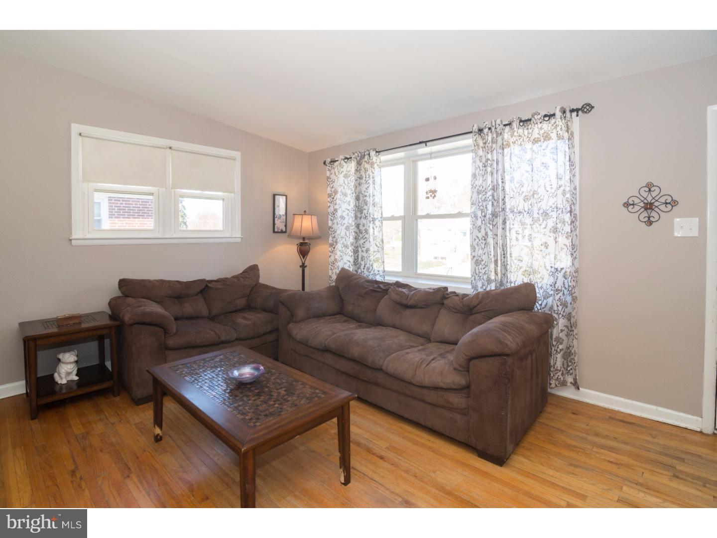581 Wanamaker Road Jenkintown, PA 19046 - Photo 4 of 13 Living Room