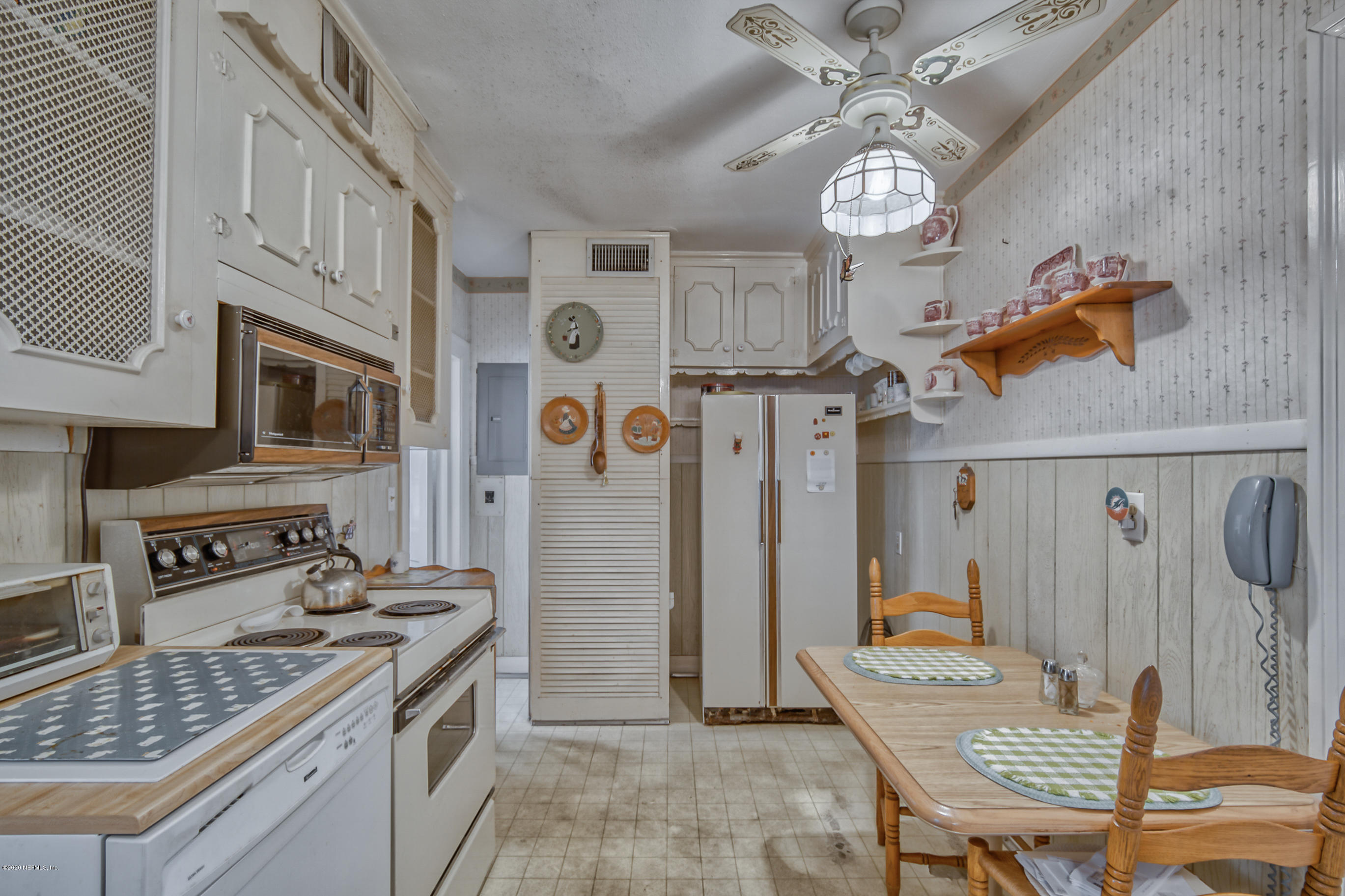 1011 Inwood Terrace Jacksonville, FL 32207 - Photo 10 of 21 a kitchen with stainless steel appliances granite countertop a stove a refrigerator a oven a dining table and chairs with wooden floor