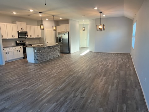 424 COSMOS Lane Jarrell, TX 76537 - Photo 5 of 16 Gallery Image 5