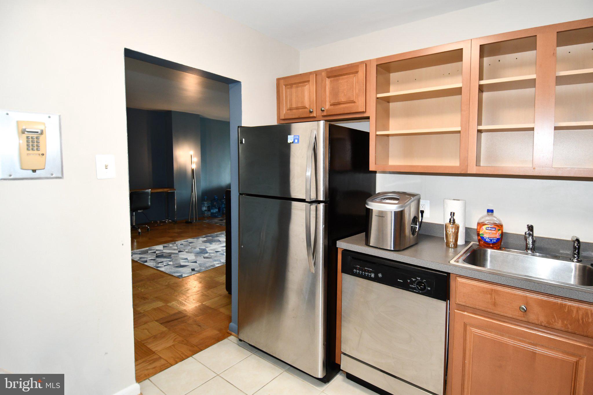 5101 River Road, Unit 712 Bethesda, MD 20816 - Photo 12 of 38 Modern kitchen with sleek appliances.