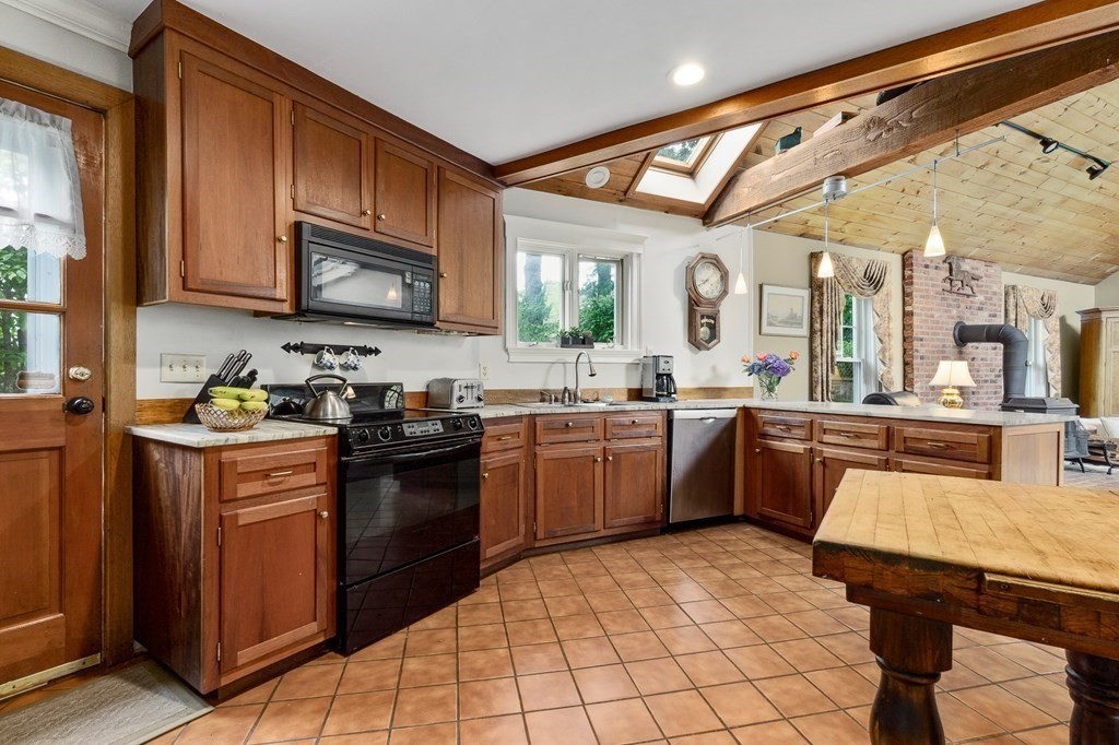2 Morgan Road Beverly, MA 01915 - Photo 10 of 42 Gallery Image 10