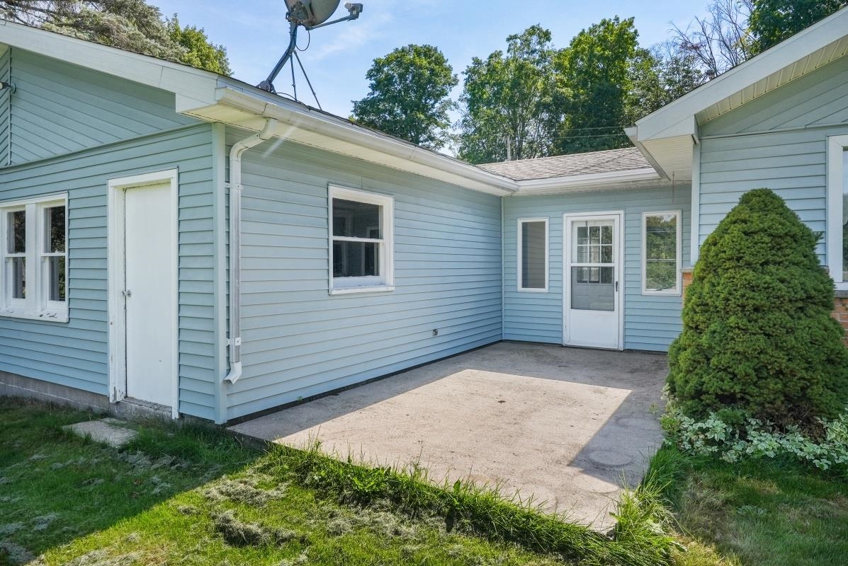 10169 36 1/2 Road Cadillac, MI 49601 - Photo 3 of 32