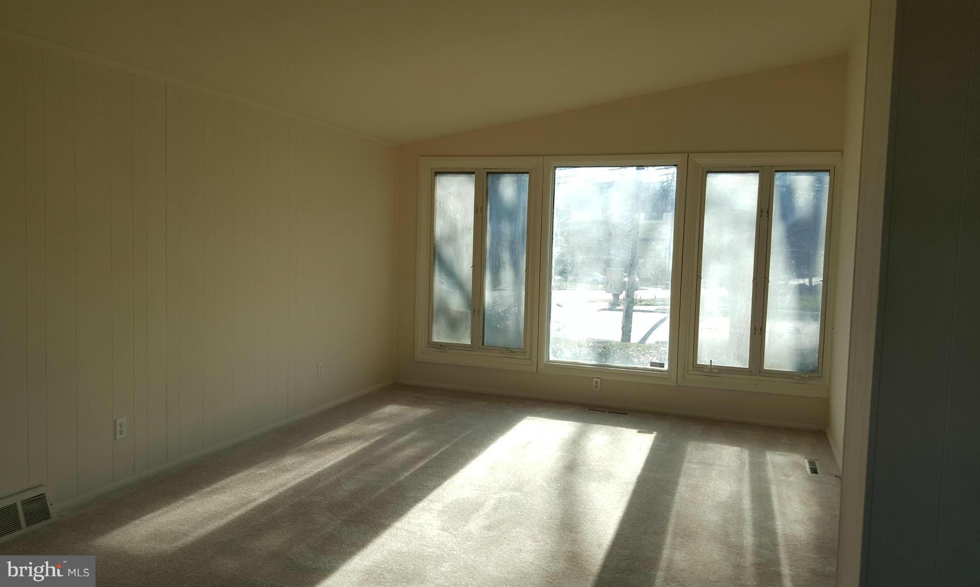 5000 Old Court Road Randallstown, MD 21133 - Photo 6 of 28 Living Room