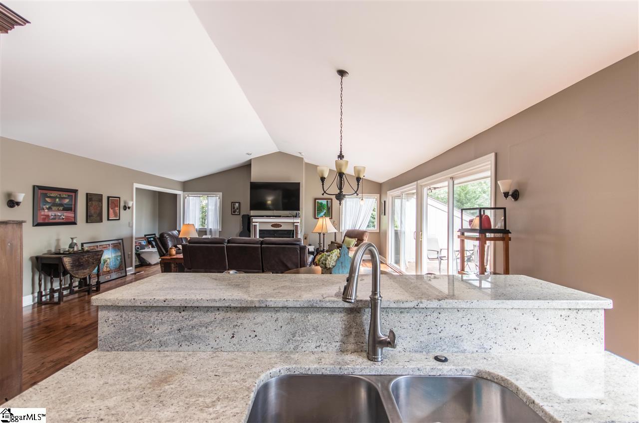 12 Altamont Forest Road Greenville, SC 29609 - Photo 8 of 21