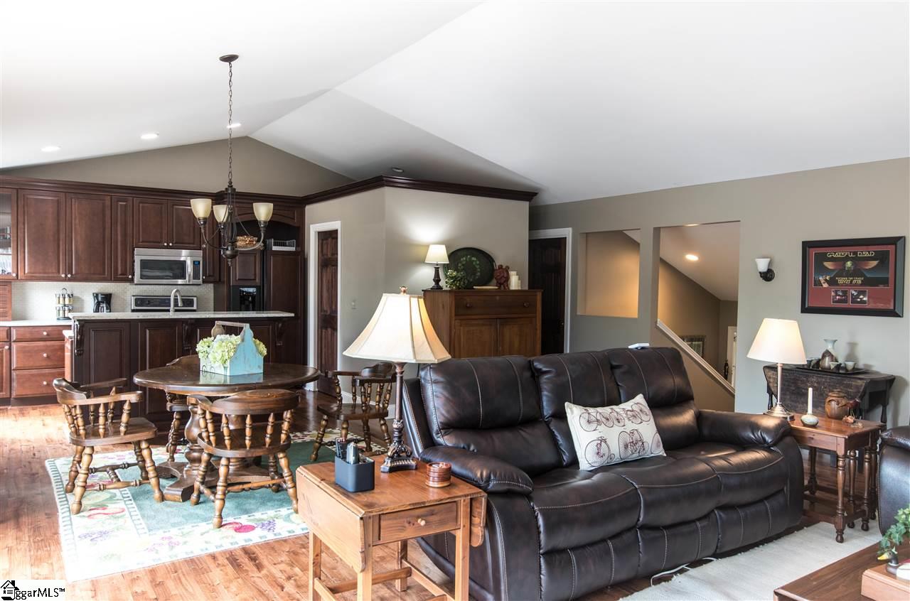 12 Altamont Forest Road Greenville, SC 29609 - Photo 10 of 21