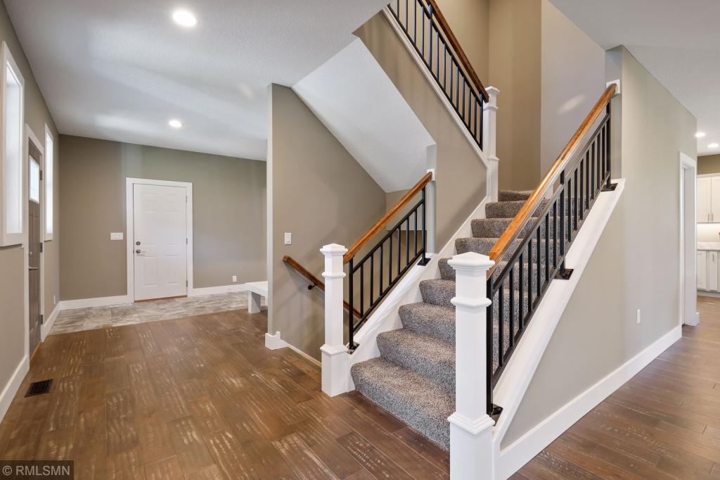 1089 Sherwood Road Shoreview, MN 55126 - Photo 6 of 45 Gallery Image 6