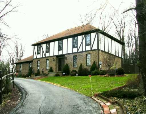 105 Maple Lane McKees Rocks, PA 15136 - Photo 1 of 6 Exterior Front.