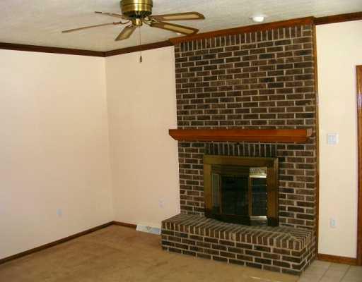 105 Maple Lane McKees Rocks, PA 15136 - Photo 3 of 6 Den/Family/Great Room.