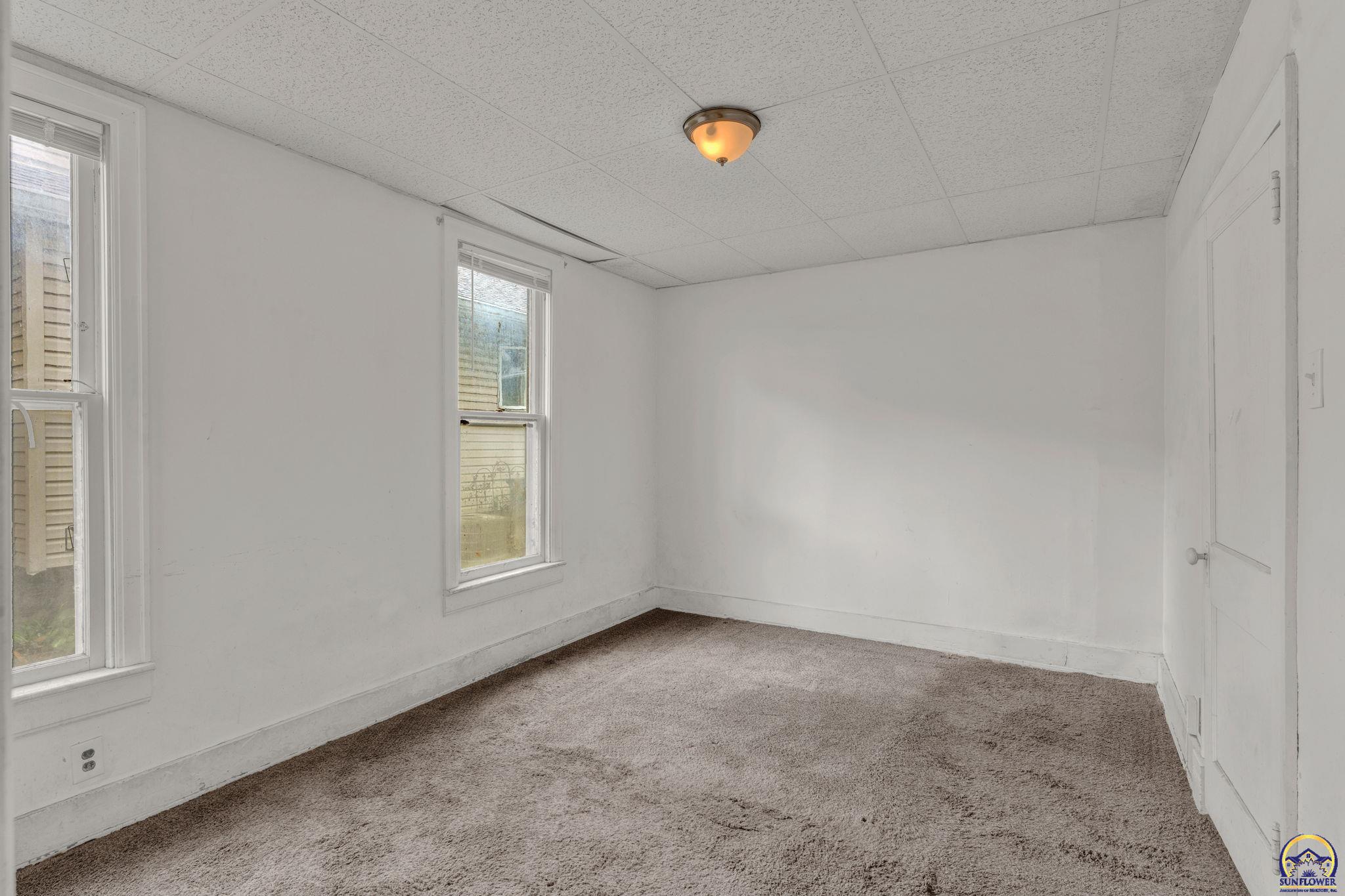 1181 Southwest MacVicar Avenue Topeka, KS 66604 - Photo 13 of 21