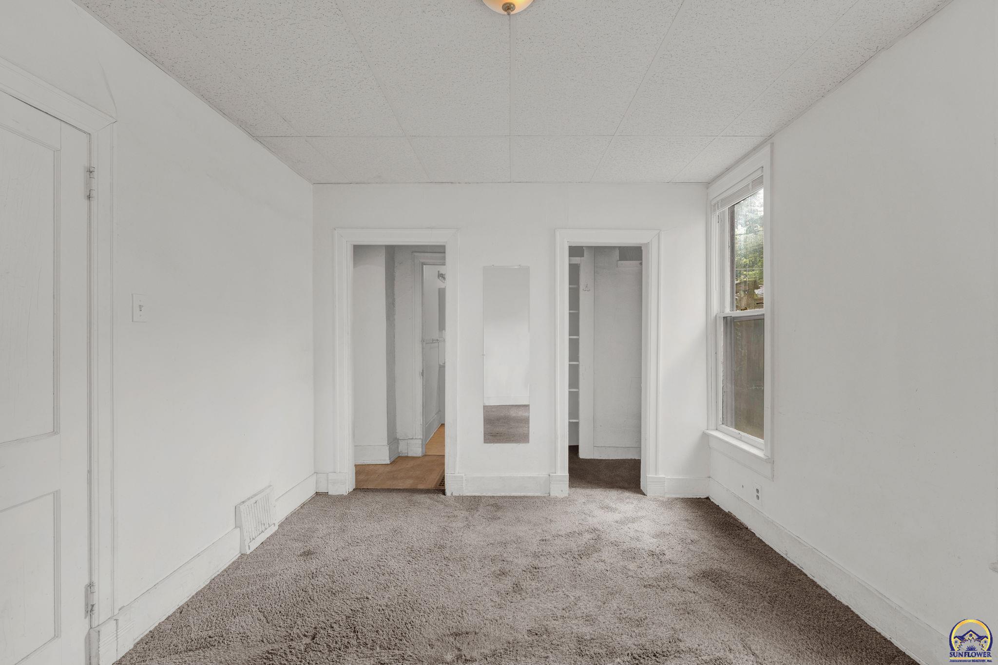 1181 Southwest MacVicar Avenue Topeka, KS 66604 - Photo 14 of 21