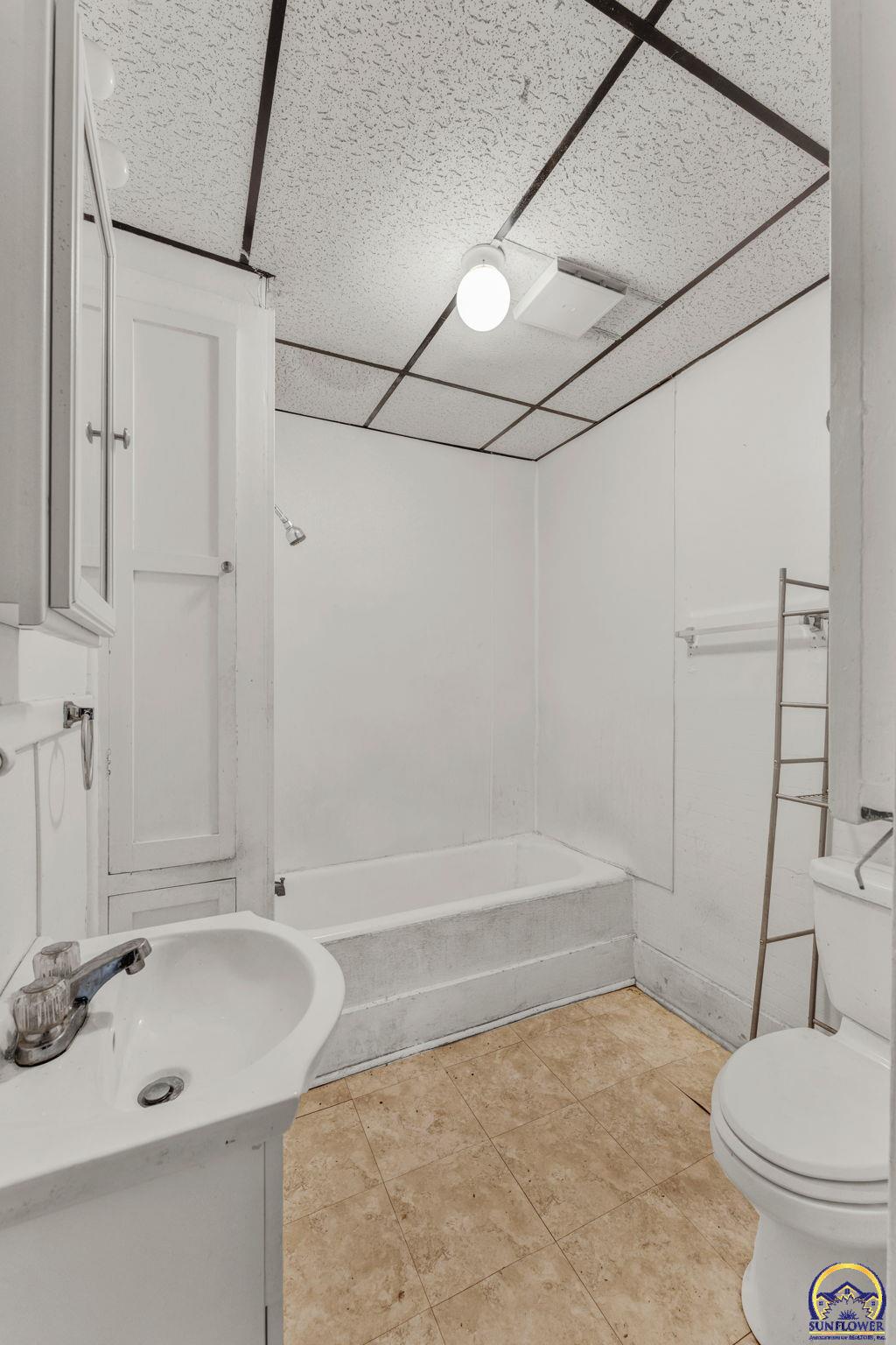 1181 Southwest MacVicar Avenue Topeka, KS 66604 - Photo 16 of 21