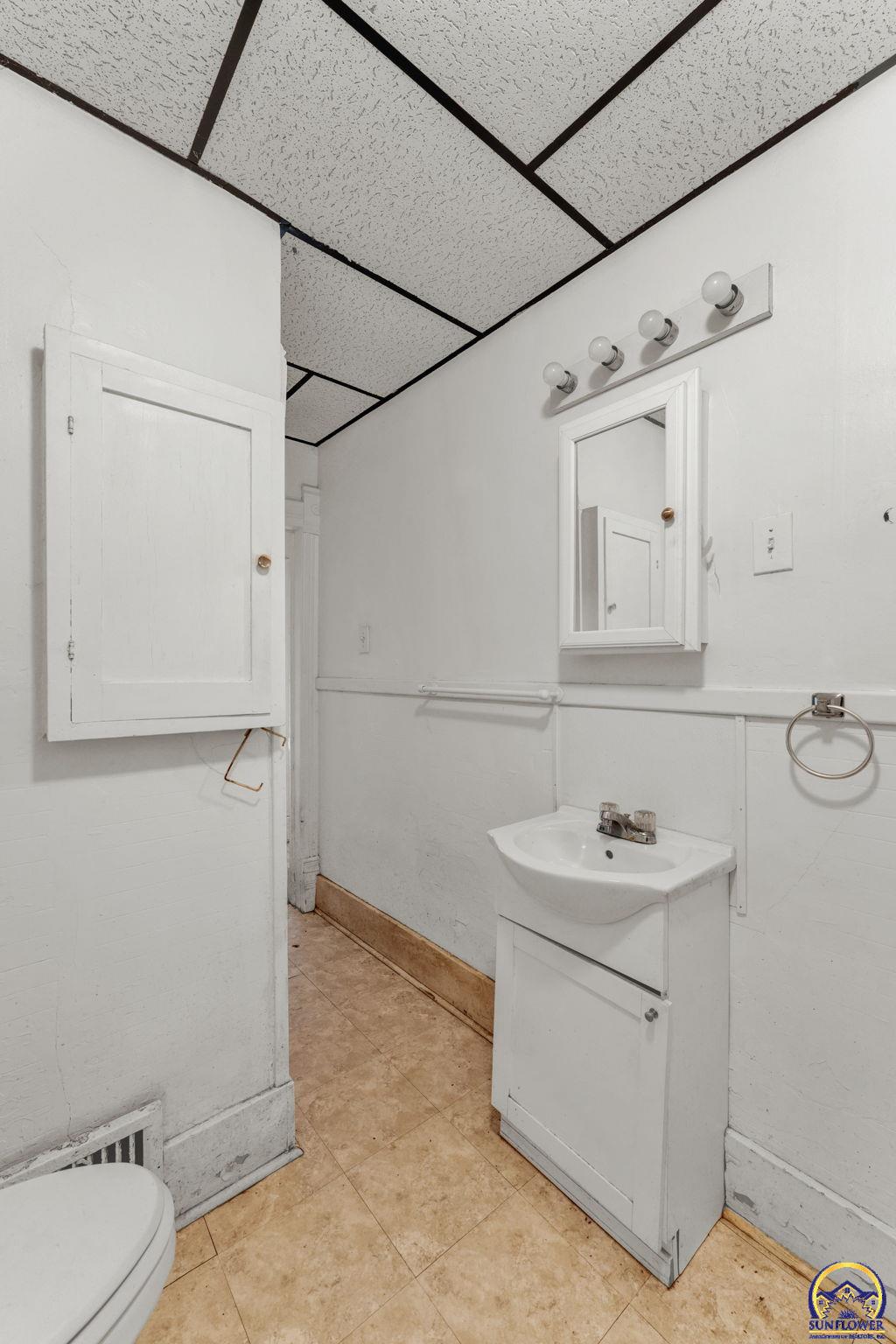 1181 Southwest MacVicar Avenue Topeka, KS 66604 - Photo 17 of 21