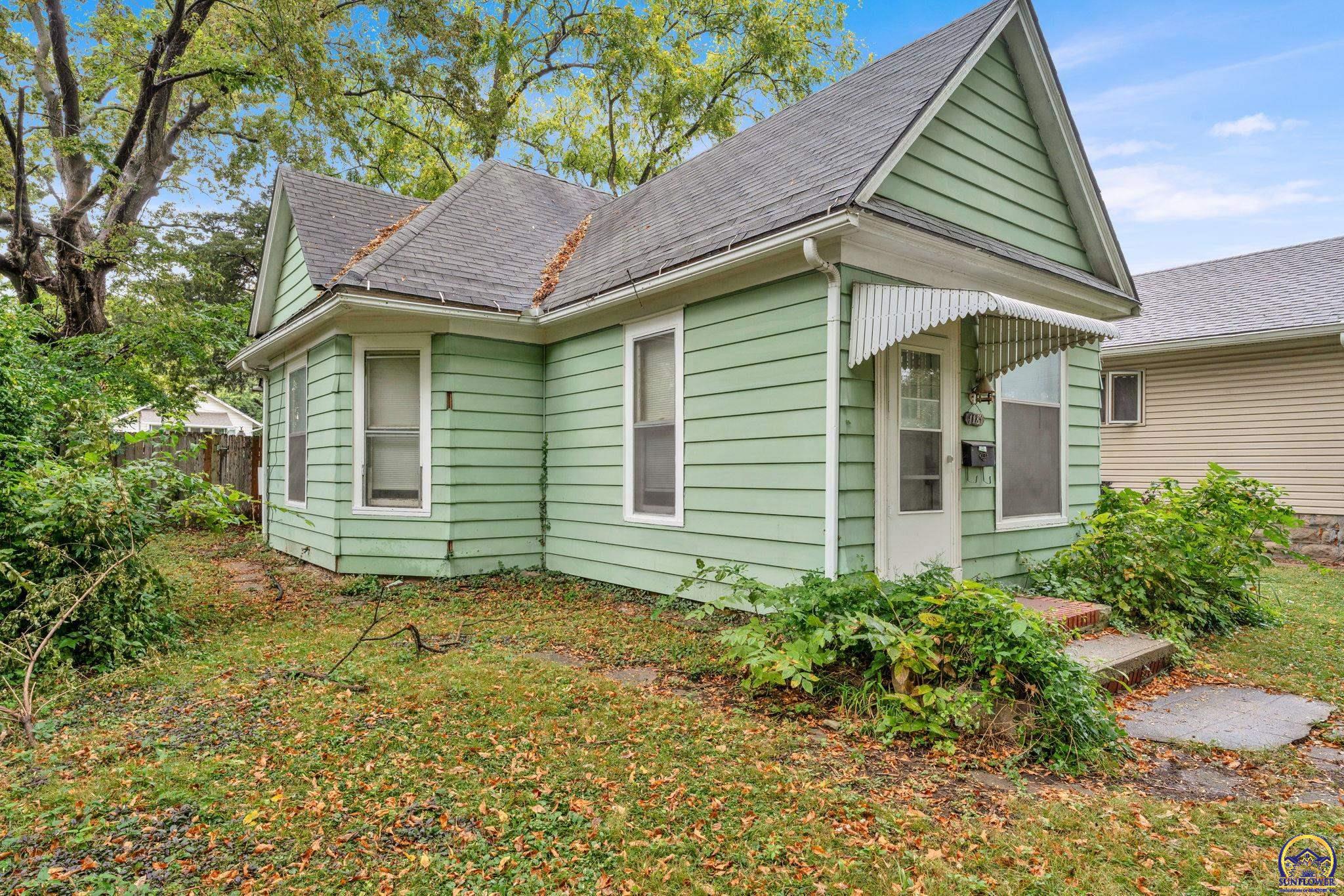 1181 Southwest MacVicar Avenue Topeka, KS 66604 - Photo 2 of 21