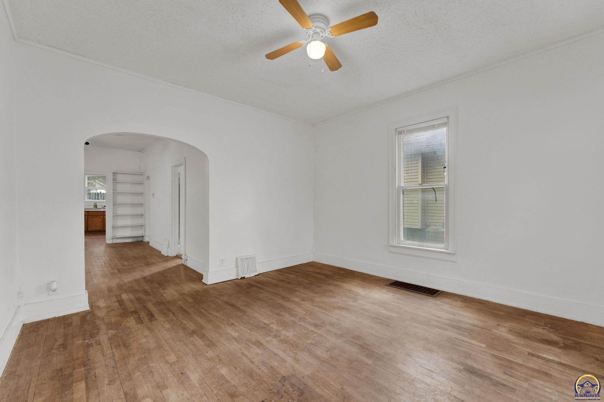 1181 Southwest MacVicar Avenue Topeka, KS 66604 - Photo 6 of 21