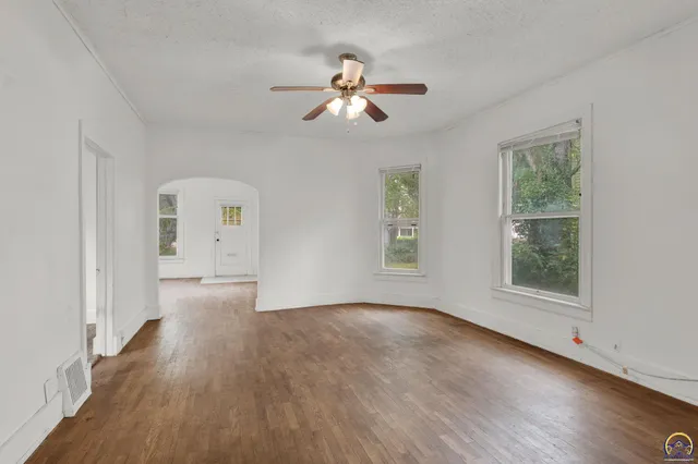 $92,000 | 1181 Southwest MacVicar Avenue, Topeka, KS 66604