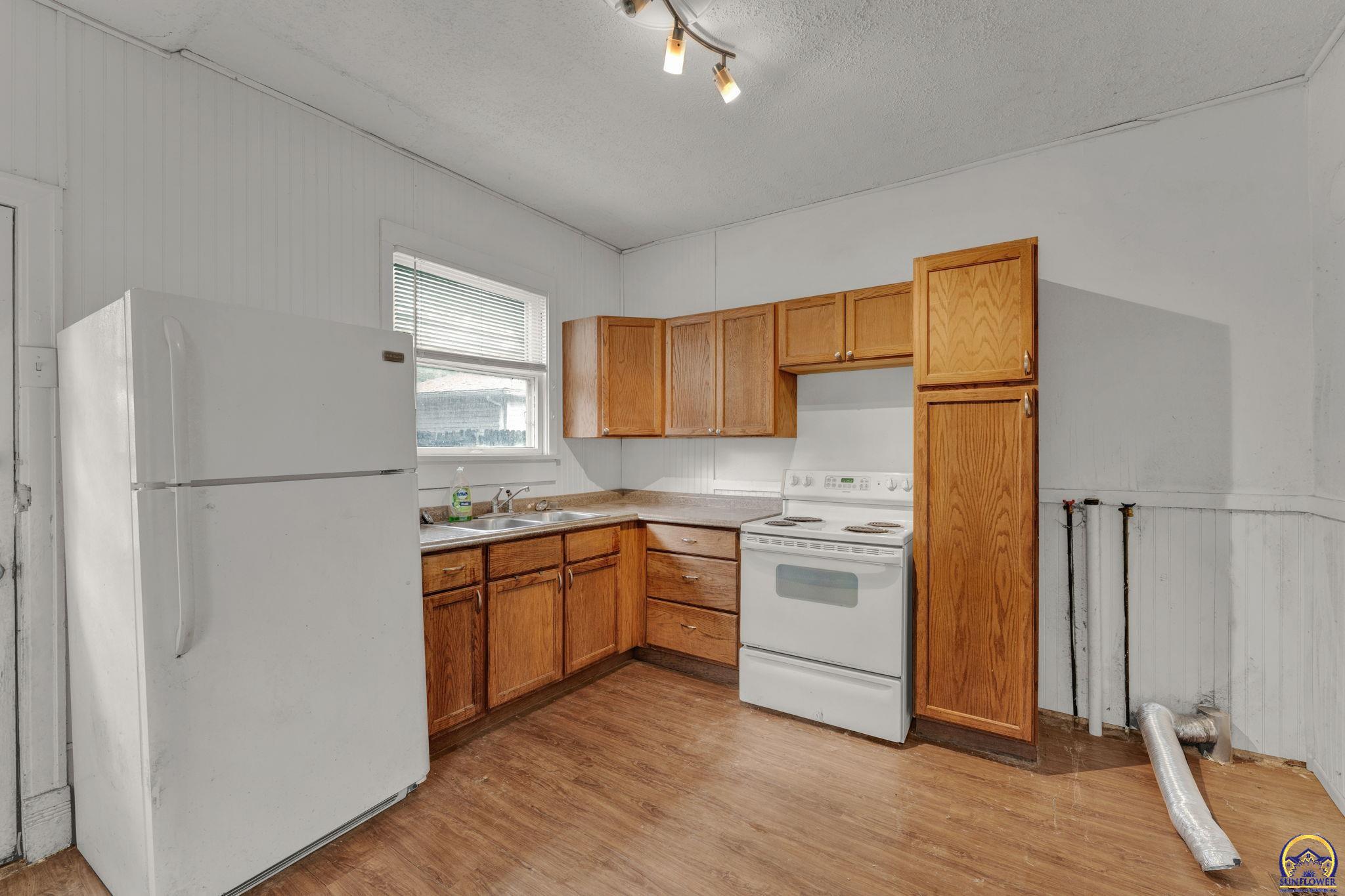 1181 Southwest MacVicar Avenue Topeka, KS 66604 - Photo 10 of 21