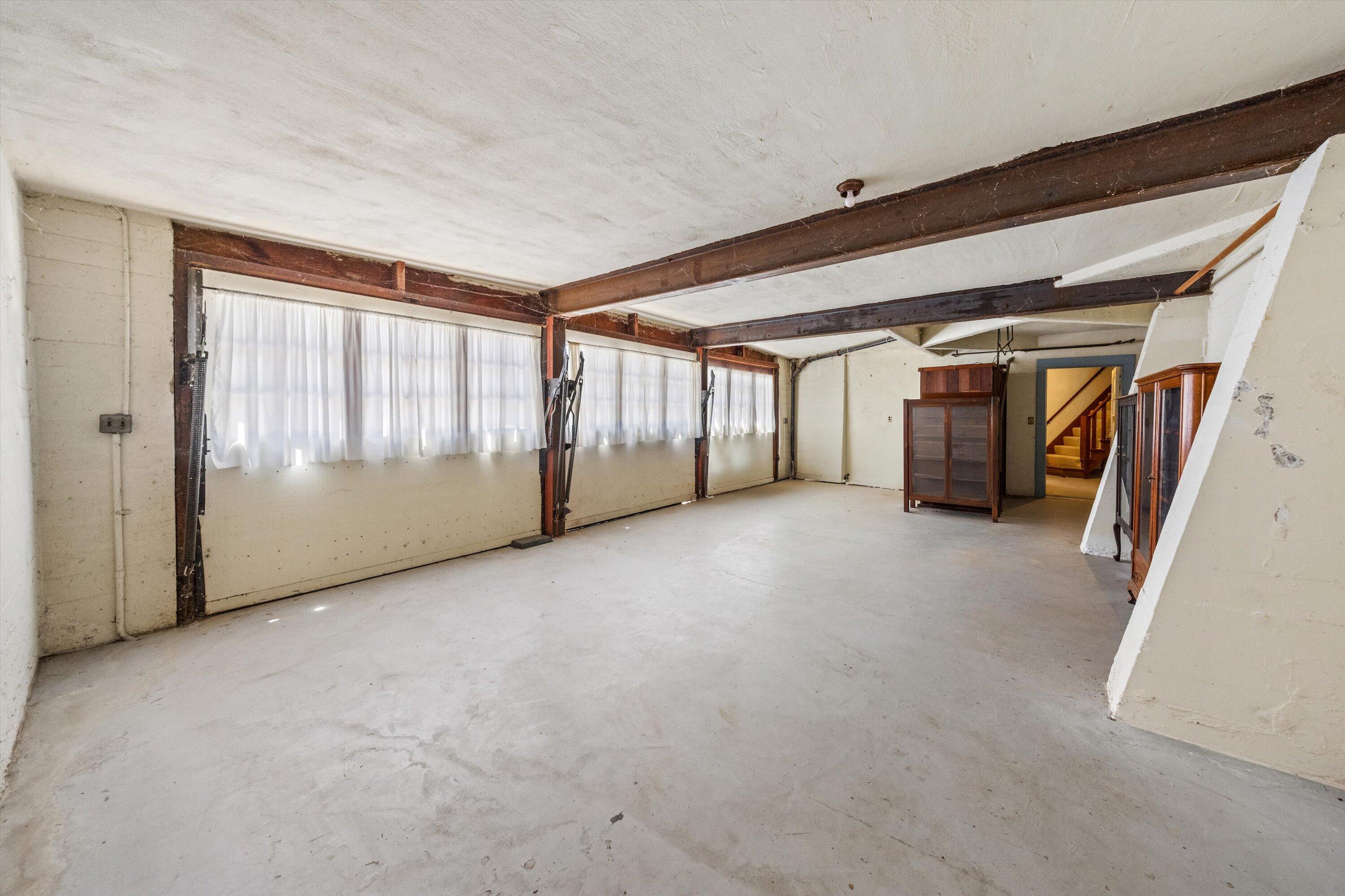 1060 Tremonto Road Santa Barbara, CA 93103 - Photo 30 of 49 Garage