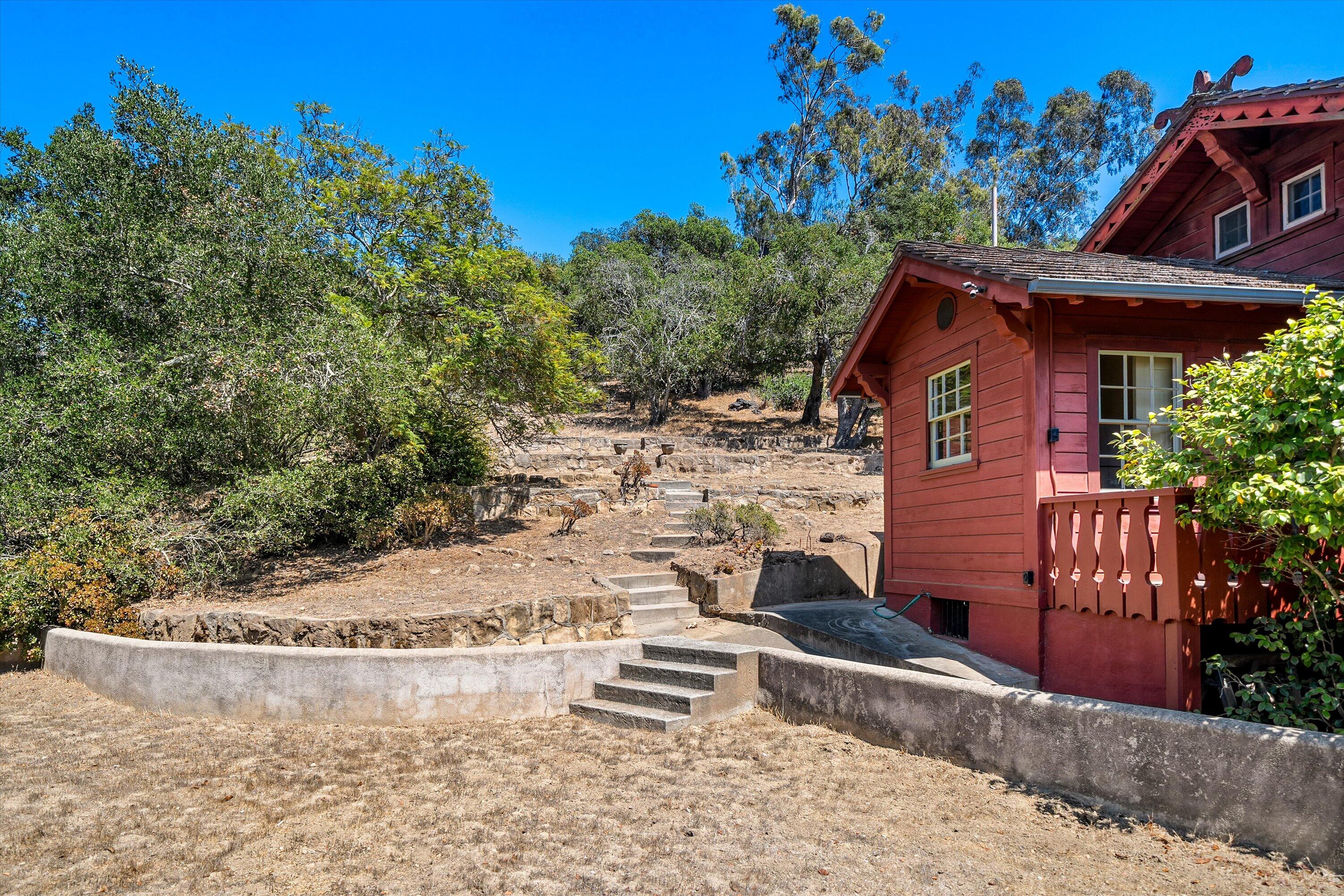 1060 Tremonto Road Santa Barbara, CA 93103 - Photo 35 of 49 Yard/Exterior