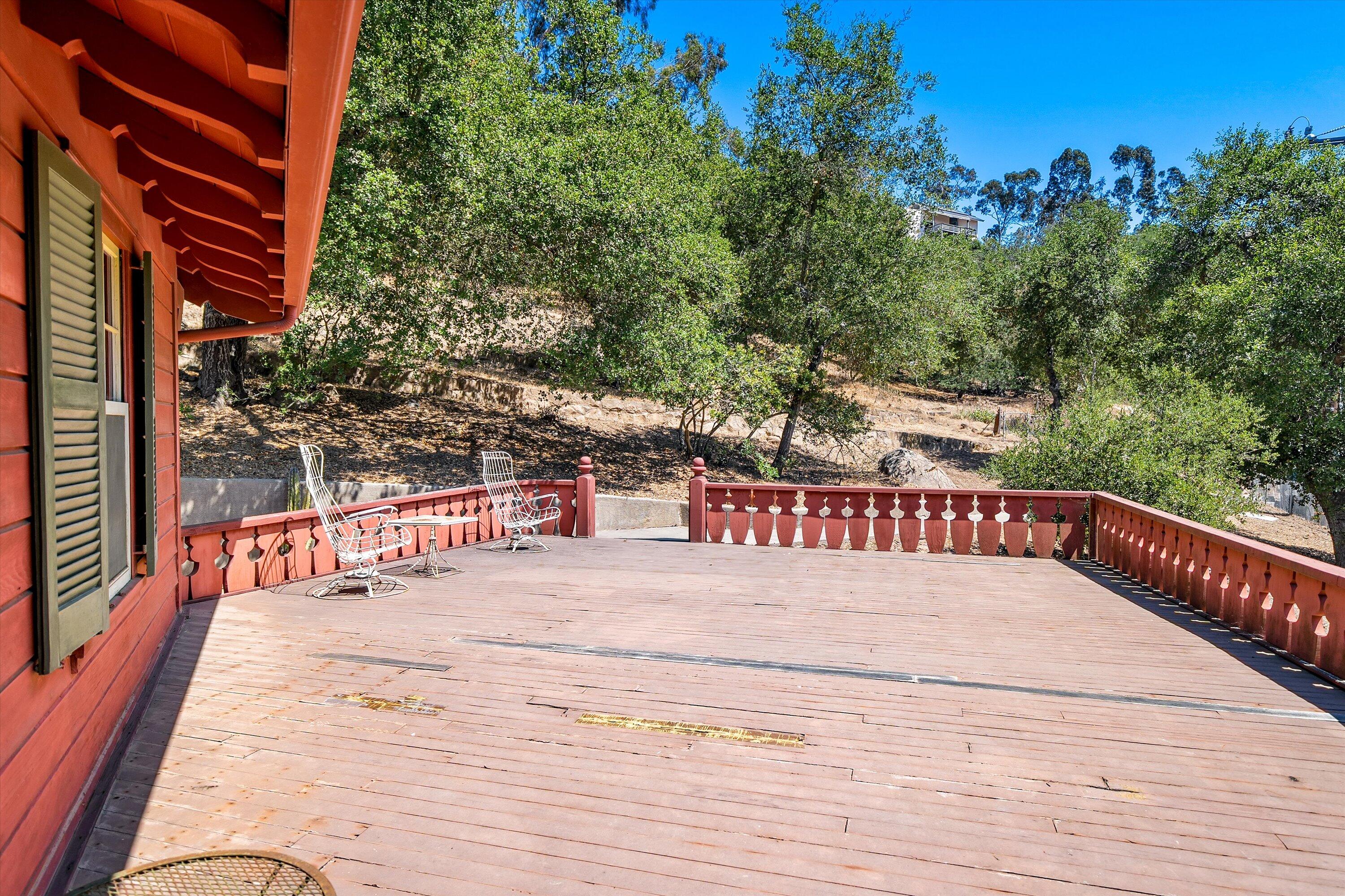 1060 Tremonto Road Santa Barbara, CA 93103 - Photo 5 of 49 Front Deck